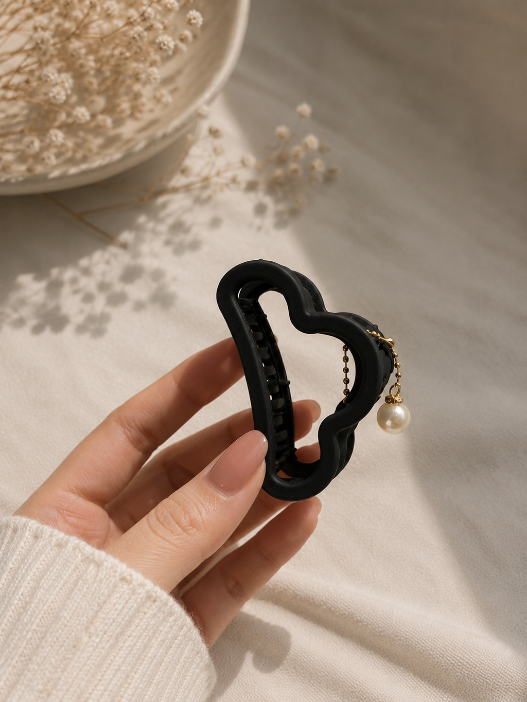 Elegant Heart Pearl Charm Claw Clip