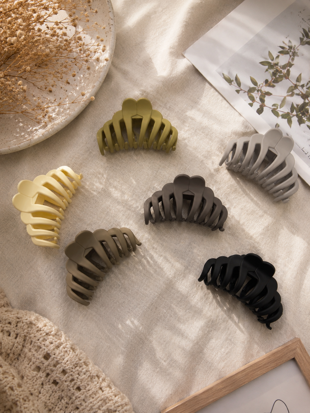 Petal Matte Hair Claw Clip