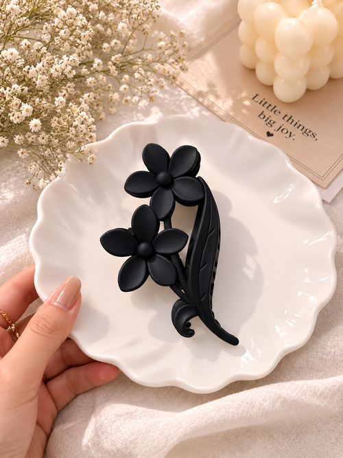 Daisy Bloom Matte Hair Claw Clip