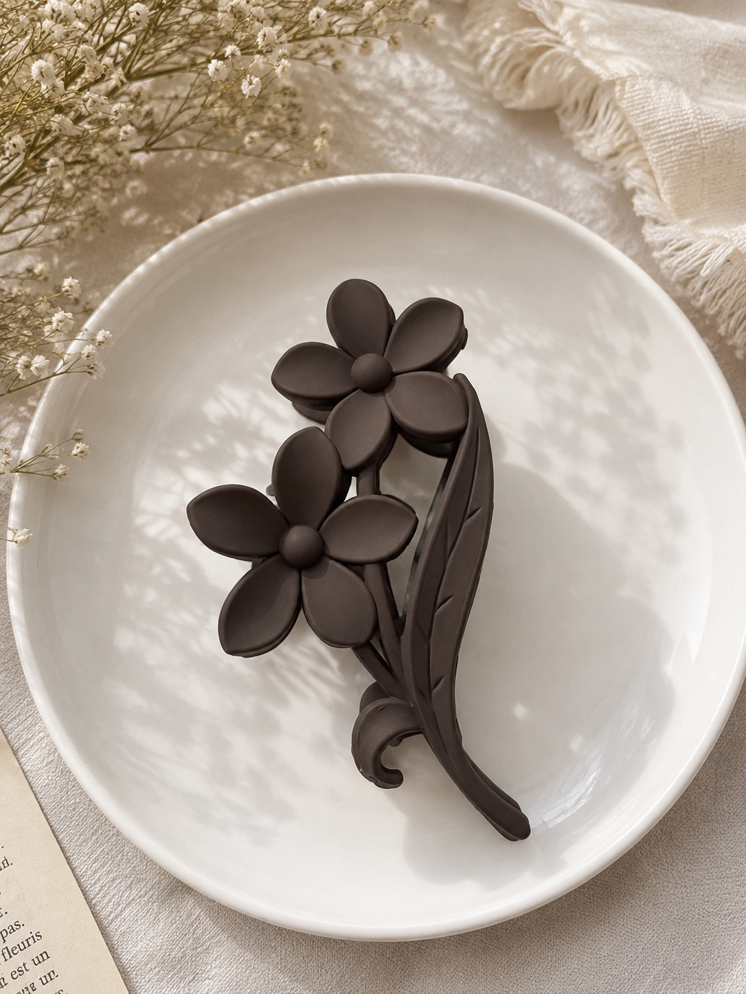 Daisy Bloom Matte Hair Claw Clip
