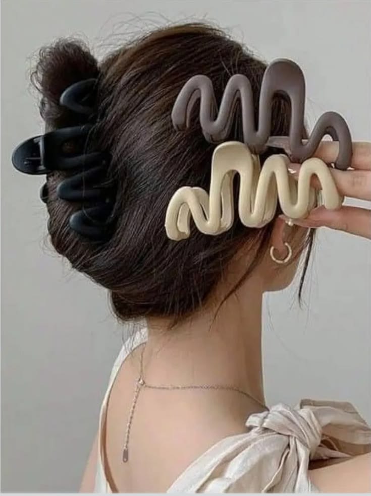 Large Wavy Claw Clip